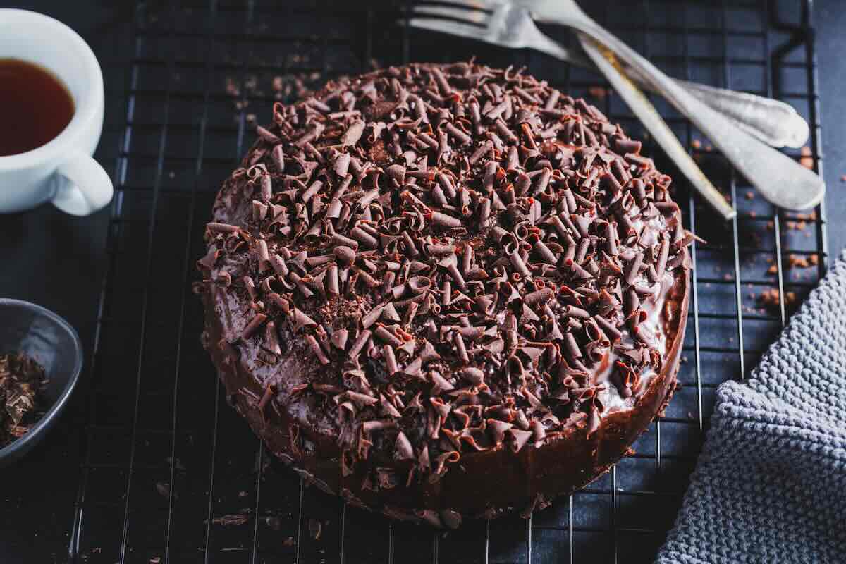 Ce gâteau au chocolat sans beurre est hyper moelleux, la recette ne contient que 2 ingrédients